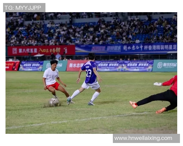 足球明星冬季热身视频展现训练魅力与竞技状态的完美结合 足球明星冬季热身视频展现训练魅力与竞技状态的完美结合