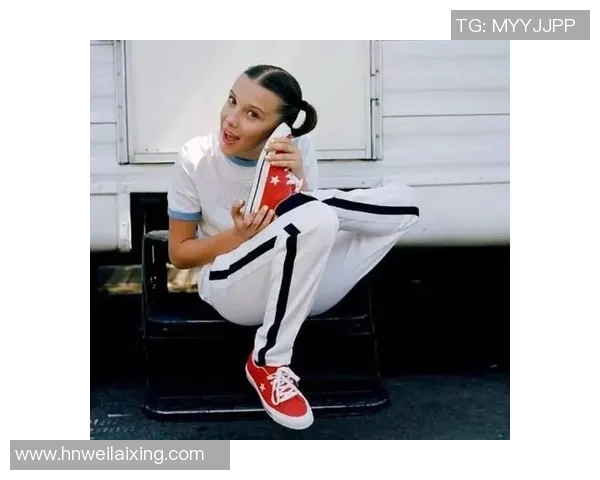 带头绳的足球明星如何引领球场风潮与时尚潮流的完美结合 带头绳的足球明星如何引领球场风潮与时尚潮流的完美结合