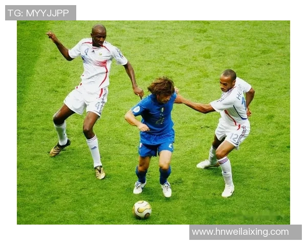 荷兰足球明星的暴力风格与场上传奇故事的背后揭秘