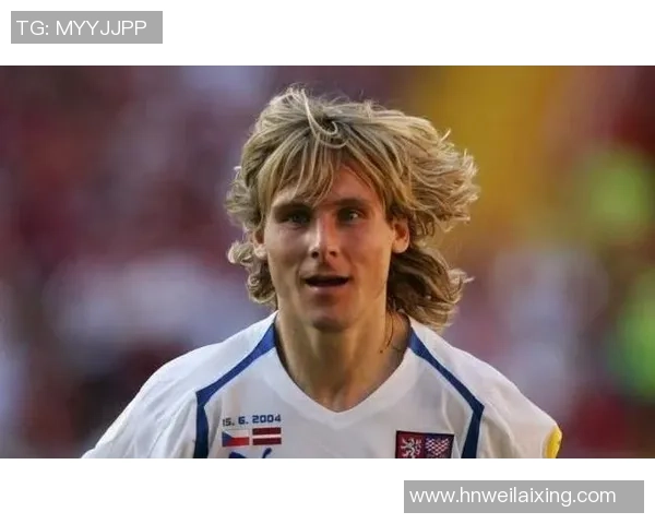 24岁黄头发足球明星的崛起与挑战背后的故事与梦想