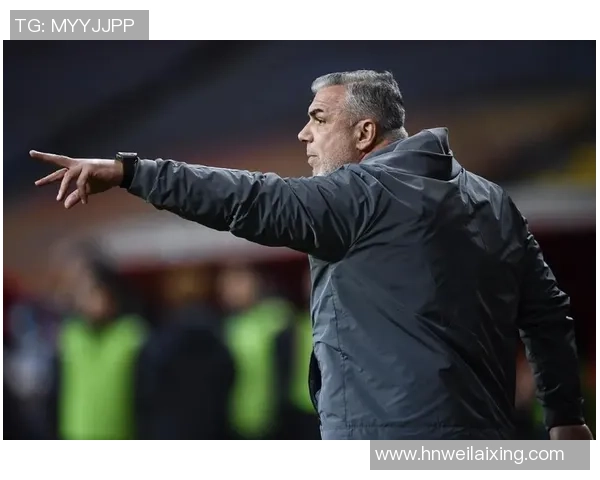 今天那位足球明星正式宣布退役引发球迷热议与怀念的瞬间 今天那位足球明星正式宣布退役引发球迷热议与怀念的瞬间