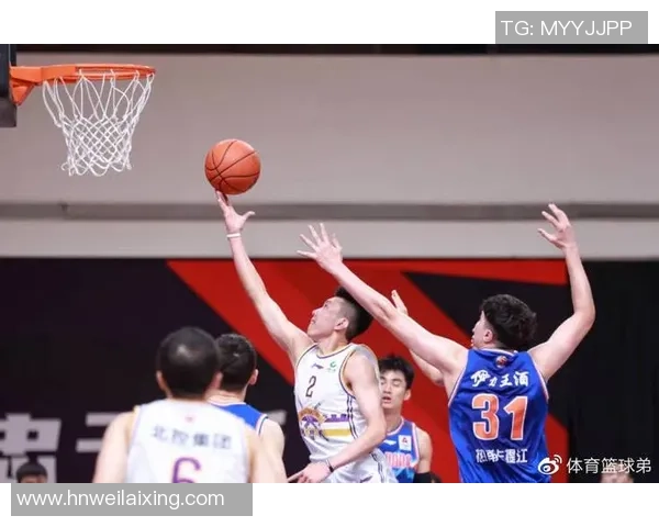 重庆篮球队以98分稳居杯赛积分榜首位展现强劲实力 重庆篮球队以98分稳居杯赛积分榜首位展现强劲实力